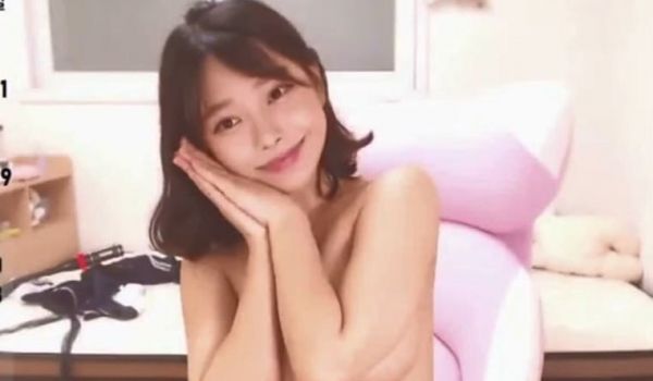 制服妹热舞精选~跳到奶都快掉出来！！
