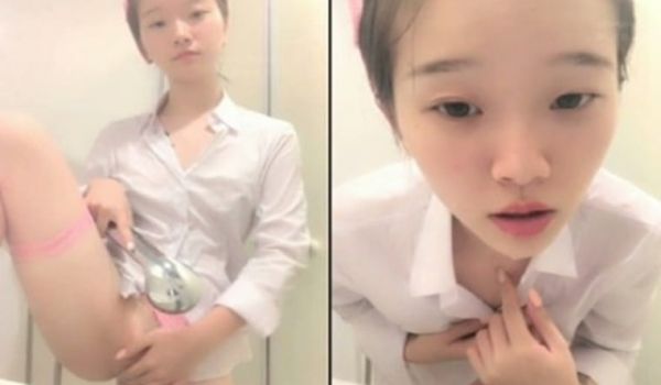 衬衣粉色网袜颜值不错妹子浴室湿身诱惑 椅子上张开