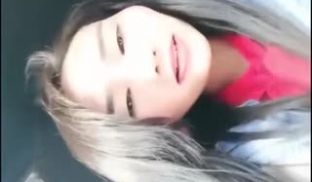骚少妇户外野地跳蛋塞逼自慰