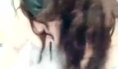 年纪不大却有着一对傲人的巨乳主播 先是浴缸里洗澡