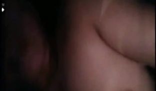 颜值不错的少妇爱上车里吃香蕉