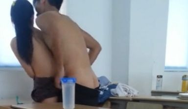 情侣放学后在教室偷偷做爱自拍1.