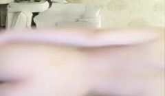 高颜值妹子私人玩物七七自慰第三部 凳子按摩器震动