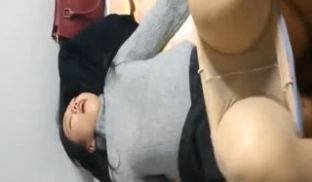 非常漂亮的美女大学生和男友躲避疫情在家除了做爱就