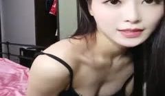 高颜值气质苗条妹子自慰诱惑 单腿黑丝椅子上跳蛋塞