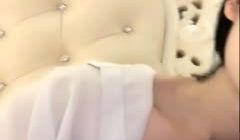 高颜值甜美萌妹子沙发上自摸倒奶道具大JJ抽插呻吟