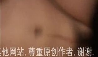 露脸骚逼吸吊搾精 被按着猛操嘴里还要吃假鸡巴