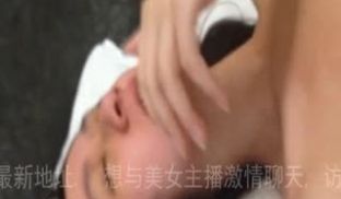 美少妇和人偷情刚开始啪啪接到老公电话说我马上回去
