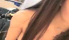 高颜值长发苗条身材美乳妹子自慰，跳蛋塞入震动拉扯