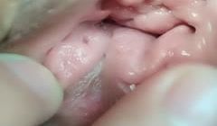 还是那个肚兜少妇露脸天气不错外卖玩个车震，露脸鸡