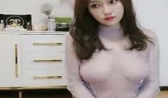 【小程潇】高颜值大奶妹子道具自慰，全裸沙发振动棒