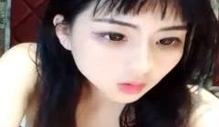 19岁的童颜巨乳大眼小可爱