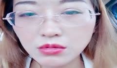 ✿高能户外4.12✿极品美女夹着大黑牛在大爷旁边