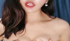 超骚的御姐少妇全程露脸激情大秀，丝袜诱惑跟狼友互