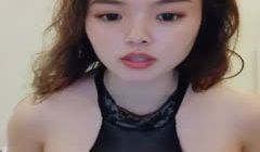 成都小妹妹，童颜巨乳吊钟奶子，蝴蝶逼连体黑网，微