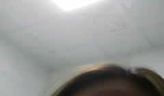 嗲嗲的小虎牙少妇露脸第一视角掰穴自慰，特写道具插