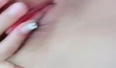 吊钟奶蛇精网红脸妹子，手持镜头搔首弄姿，粉红鲍鱼