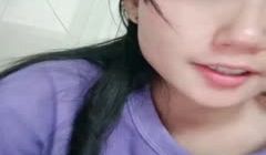 良家小少妇露脸直播赚外快，初次下海被狼友调教，跑