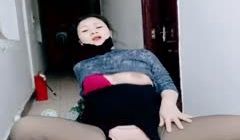 黑丝高跟轻熟女少妇全程露脸勾搭上门维修的电工大哥