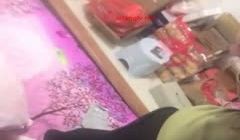 厉害啊！直接在网吧勾搭漂亮小妹妹回家啪啪干一炮 