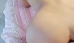 蜜桃臀风骚小女友全程露脸让小哥调教玩弄，新买的肛