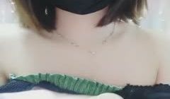 苗条身材短发妹子道具自慰酸奶抹屁股跳蛋塞逼逼再用