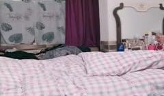 温柔小白露脸良家小媳妇自己一个人在家大秀直播，陪