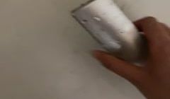贴心男友蒙眼舔逼，用手握住大屌男带个套子狠狠操，