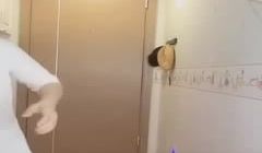 最新流出❤️《疯狂抖音》颜值反差婊美女倒立露奶子