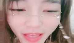 颜值不错的黑丝少妇全程露脸激情大秀，奶子比心真骚