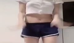 《疯狂抖音》美新娘5 美女喝高了洒酒疯耍的点大当