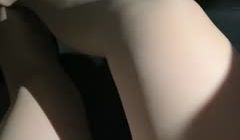 开着宝马王的小情侣，肉肉的女友带个眼镜卖力深喉户