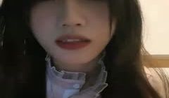 新人女仆装漂亮妹子，露脸手持镜头拍摄，特写蝴蝶逼