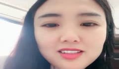 高端女白领上着班的刺激，漏出骚奶子揉捏秒脱裤子给