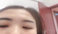 高端女白领你是真鸡巴骚，全程露脸办公桌前漏出骚奶