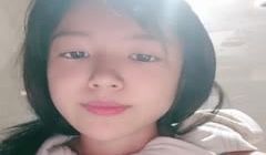 高颜值校花女神又来了，全程露脸厕所偷偷的骚，尿完