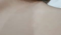 乖巧的小少妇露脸趴在小哥胯下温柔的舔弄大鸡巴，撅
