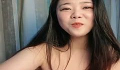 风骚的大奶姐姐精彩展示，全程露脸听狼友指挥，淫声