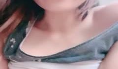 哺乳期小少妇很有气质，露脸发骚听狼友指挥，挤奶水