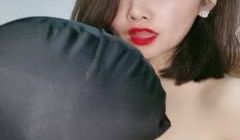 嵴柱上有纹身的极品风骚人妻跟蒙面大哥啪啪，口交大