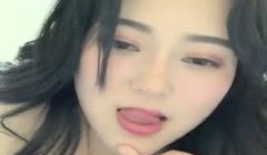 女神级别的超高颜值美少妇 脱光光了自慰出水给你看