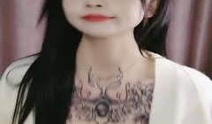 极品大奶女神全程露脸跟狼友互动撩骚直播大秀，性感
