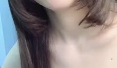骨感小美女，一个人在家无聊，录了个小视频诱惑我，