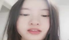 良家小少妇露脸一个人在家陪狼友嗨，全程露脸风骚的