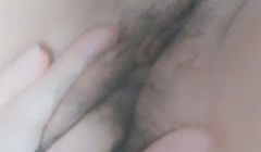 气质不错眼镜少妇小奶子自摸秀 床上近距离特写揉搓