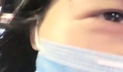 骚女户外商场卫生间露出，跳蛋塞逼试衣间拨开内裤再