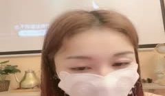 美娜非常nice时尚~美女配上高端场地还挺吸睛的