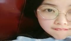 迷人的小少妇每周一啪，让大哥揉着奶子脱了胸罩露脸