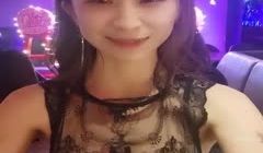 男：大表姐采访一下，想不想被我们三个轮奸，三个人
