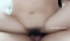 情侣直播男友开发菊花倒刺自慰器爆菊小姑娘长得挺好